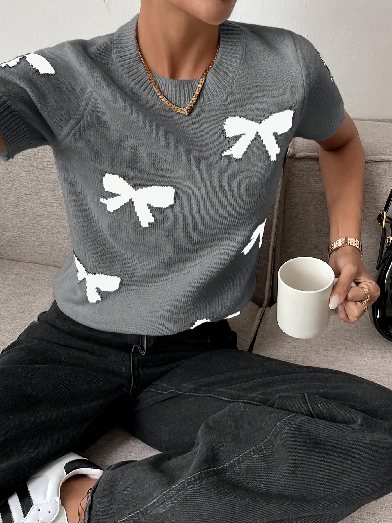 Nian Nian Directional Style Round Neck Color-Blocked Short-Sleeve Pullover with Bow Tie And Jacquard Design.